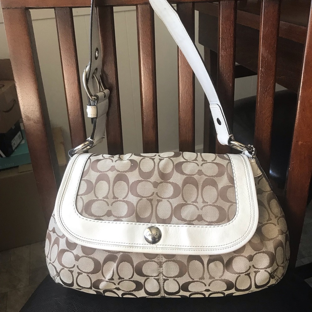 Coach Signature Shoulder bag